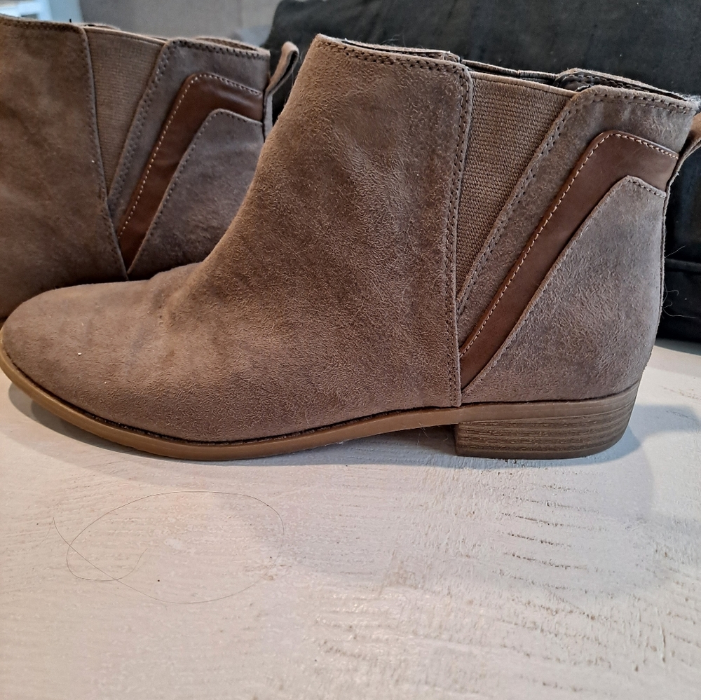 Size 10 boot - Picture 2 of 3